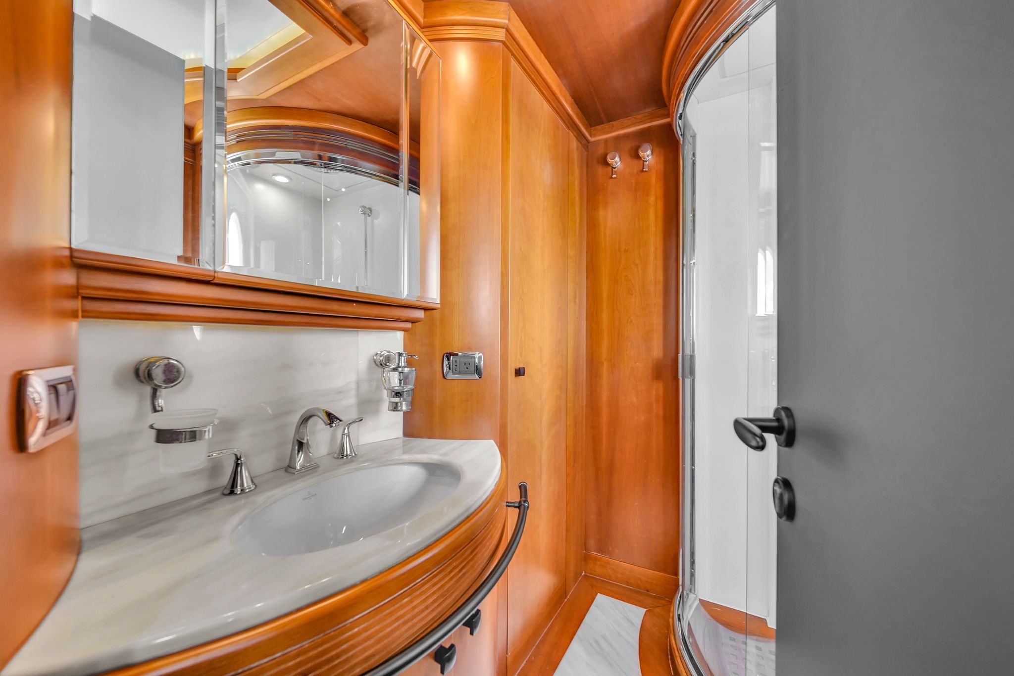 116ft Azimut