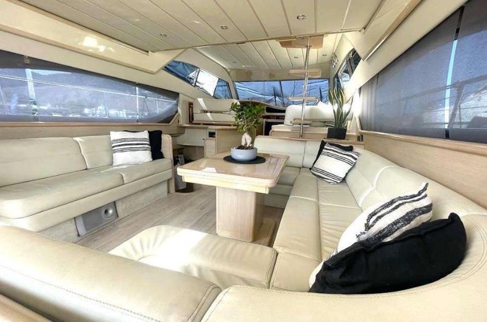 53ft FERRETTI FLYBRIDGE