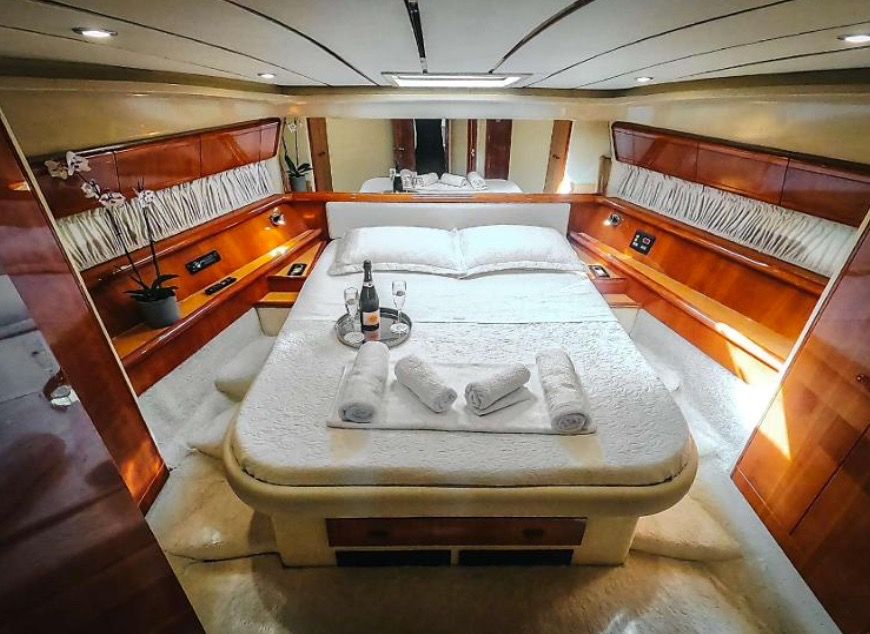 53ft FERRETTI FLYBRIDGE