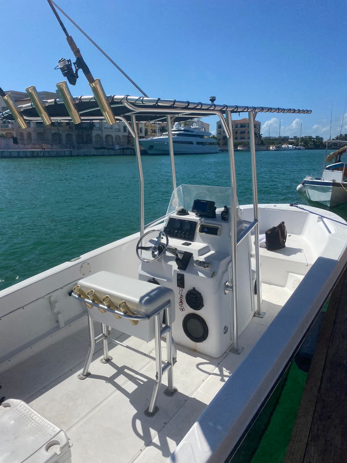21ft Angler Center Console