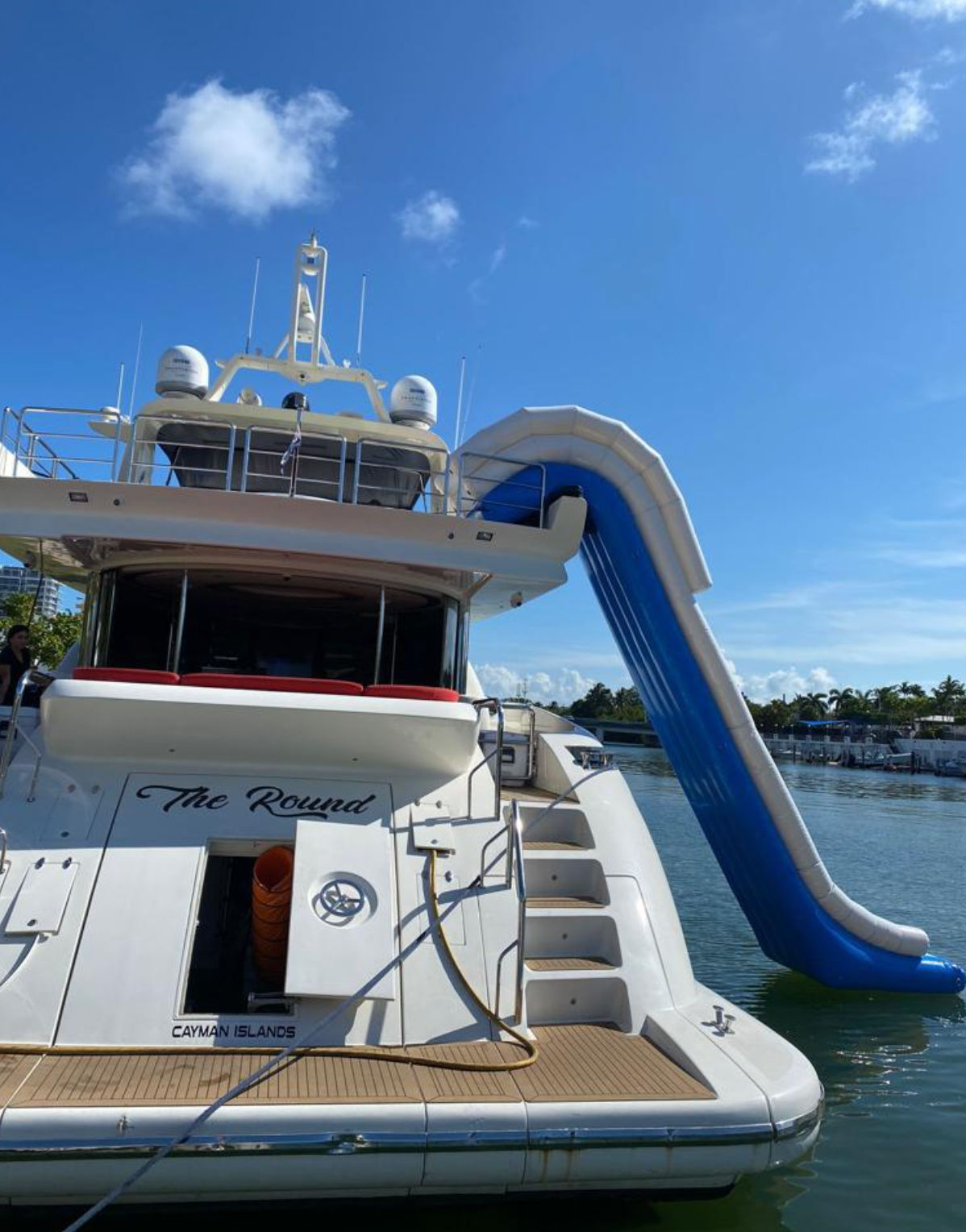 100ft Azimut w/ Jacuzzi, Club, & Water Toys