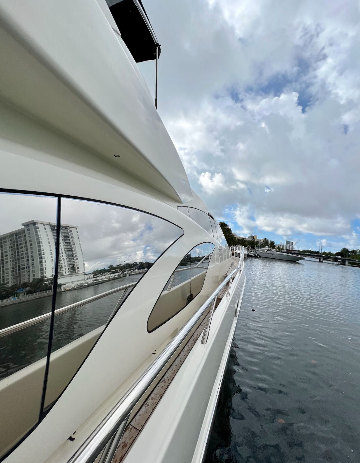 100ft Azimut w/ Jacuzzi, Club, & Water Toys
