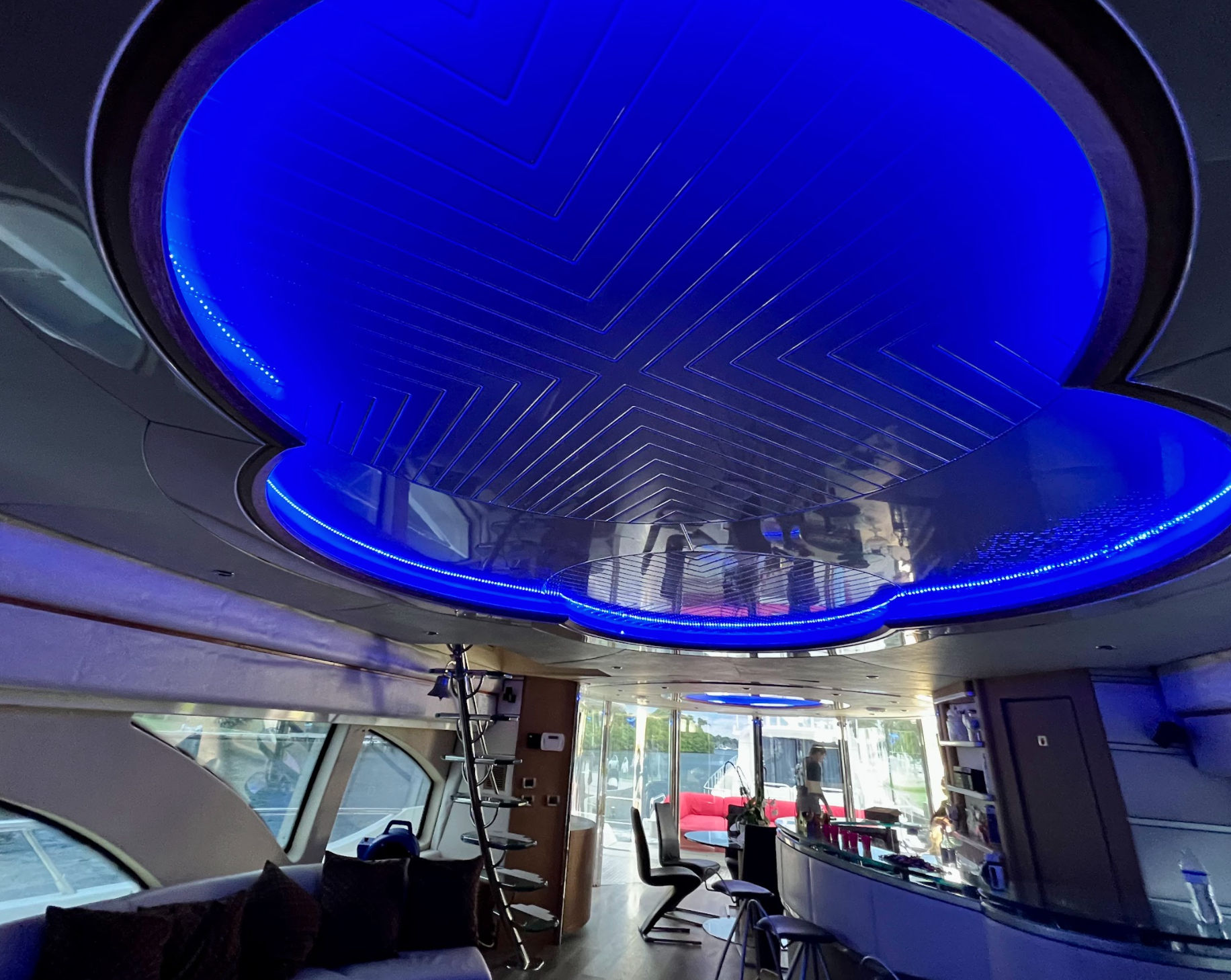 100ft Azimut w/ Jacuzzi, Club, & Water Toys