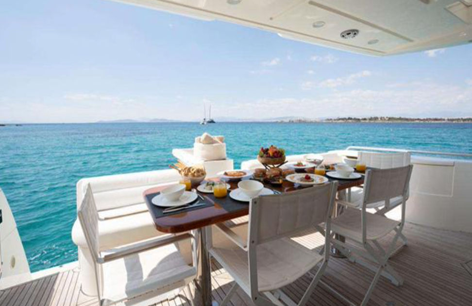64ft FERRETTI 630 FLYBRIDGE