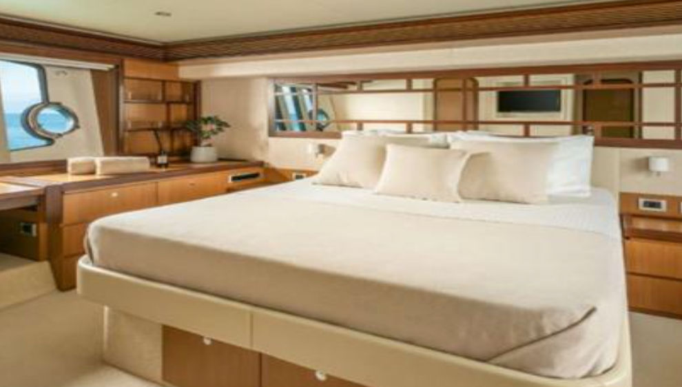 64ft FERRETTI 630 FLYBRIDGE