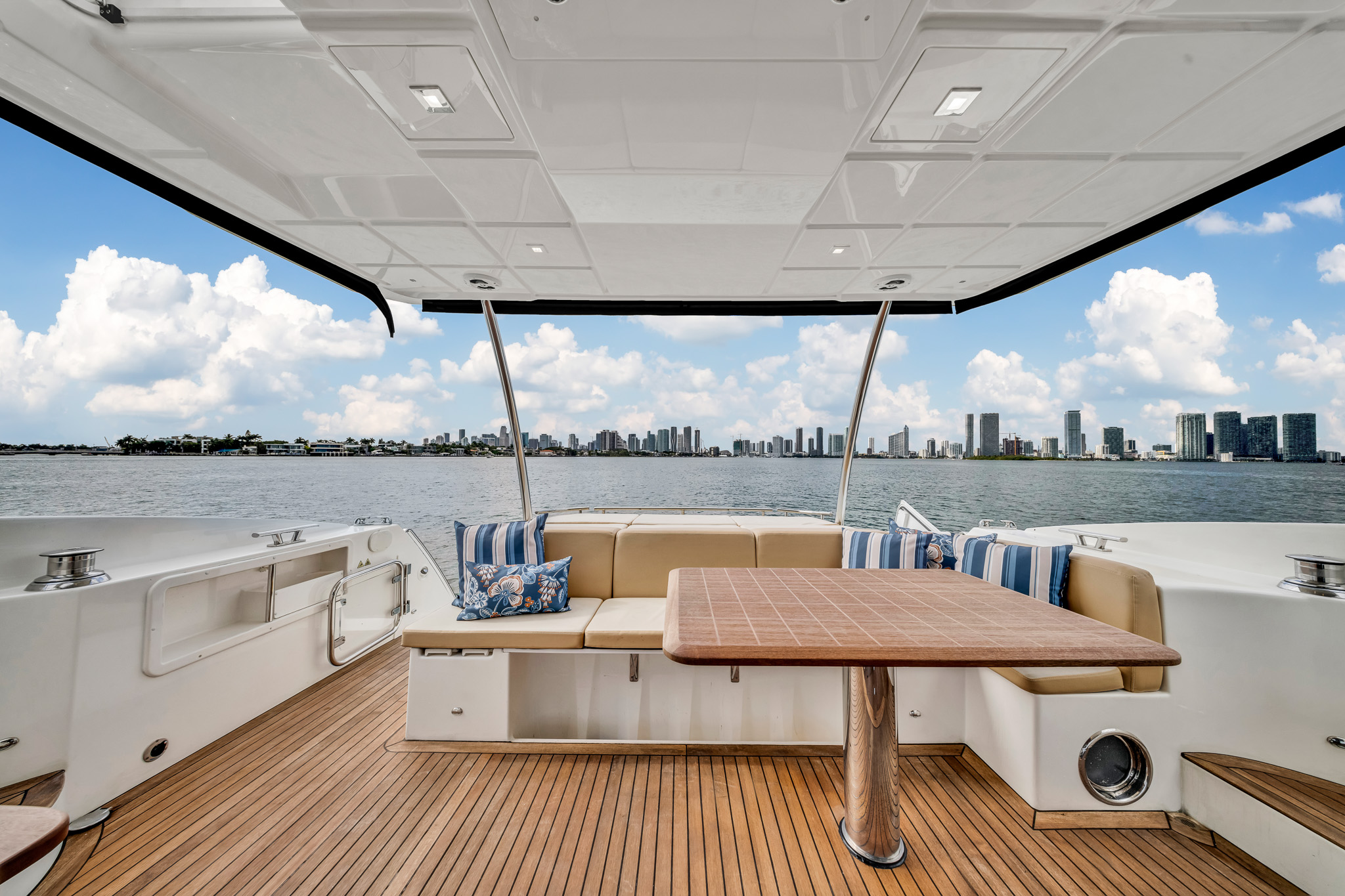Absolute Flybridge 70