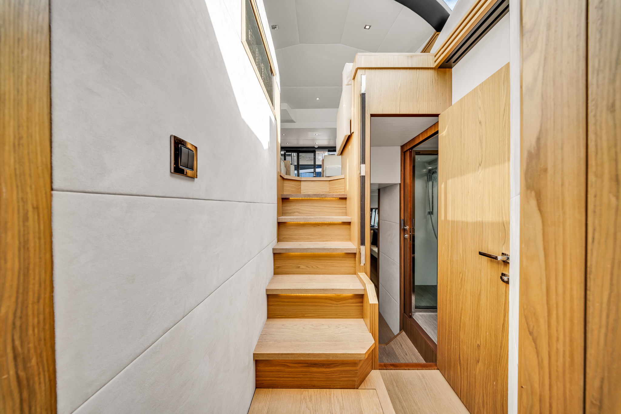 Absolute Flybridge 70