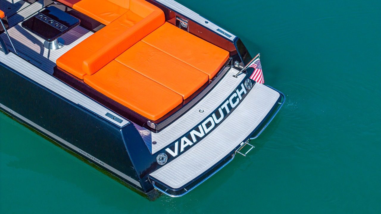 40' VanDutch + Water Toys