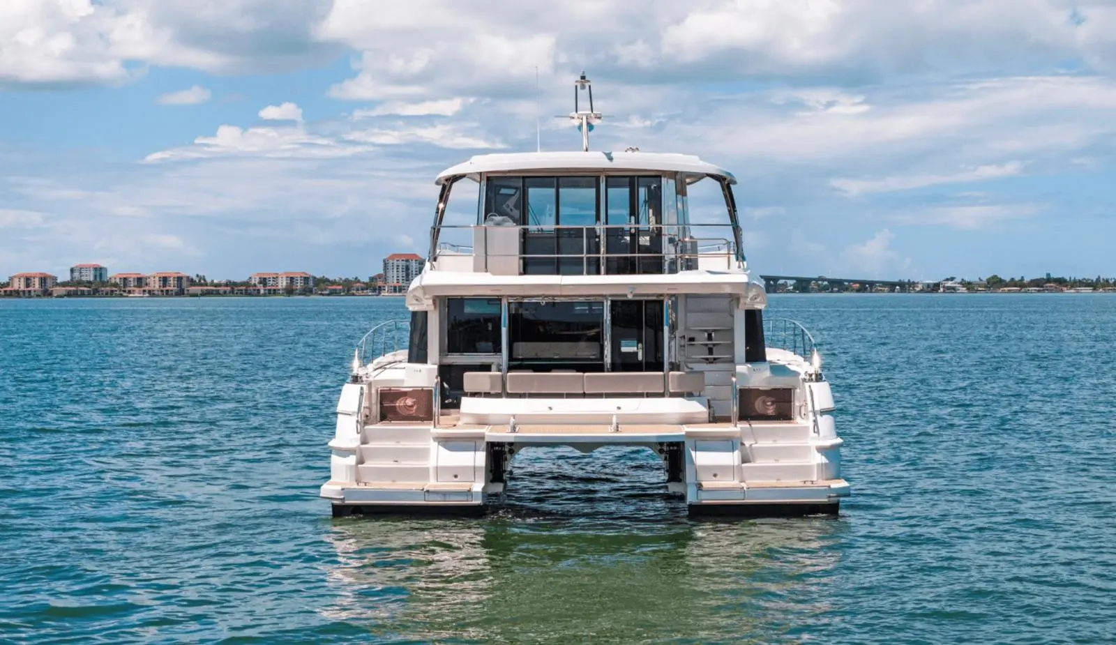 54' Aquila Lux Cat