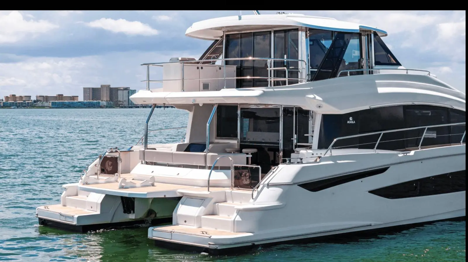54' Aquila Lux Cat