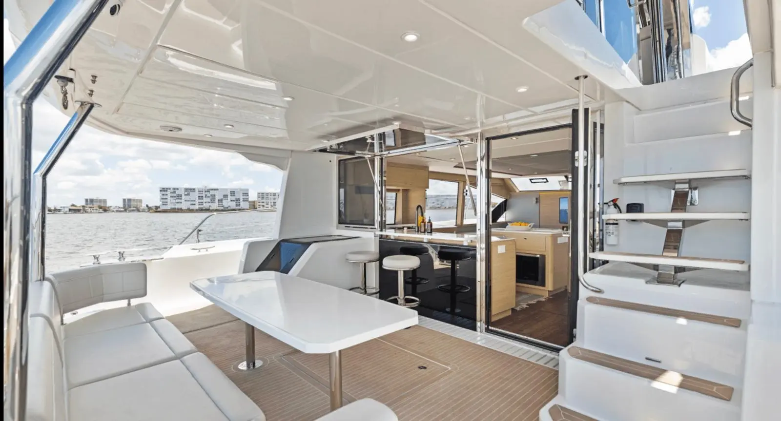 54' Aquila Lux Cat