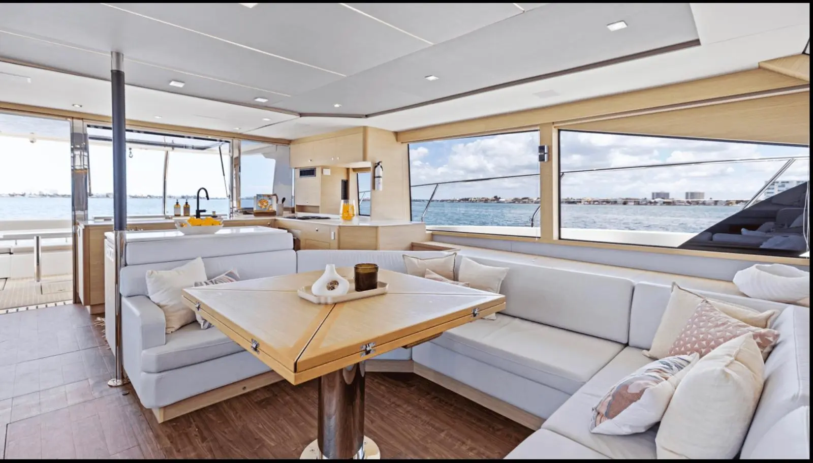 54' Aquila Lux Cat