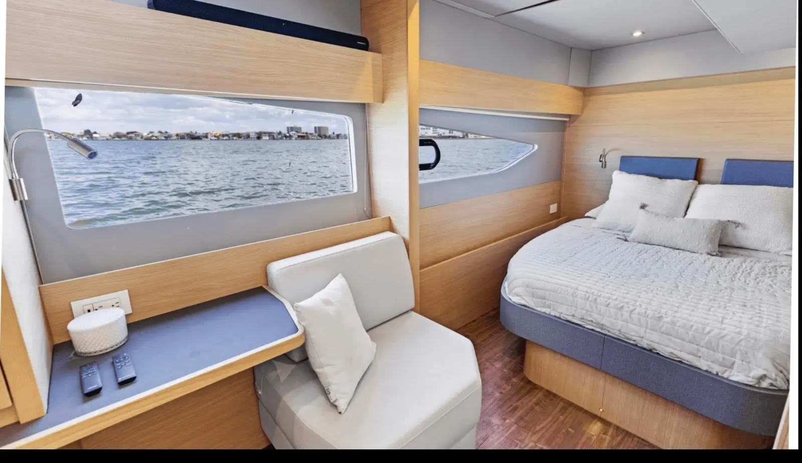 54' Aquila Lux Cat