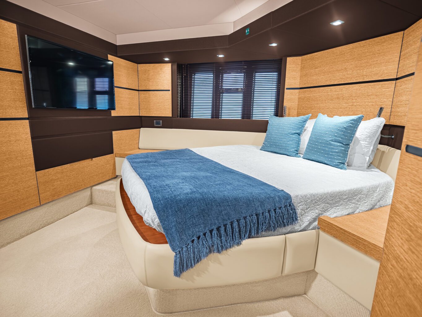 54' Azimut + Water Toys