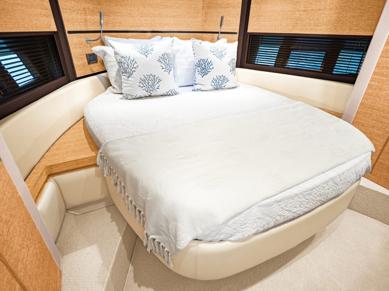 54' Azimut + Water Toys