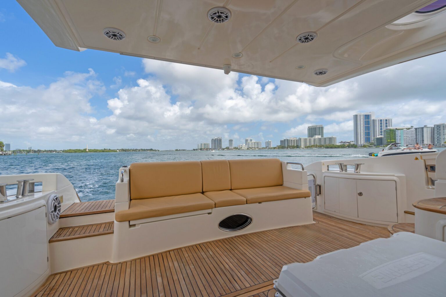 65' Azimut + Water Toys + Jetski 1Hr