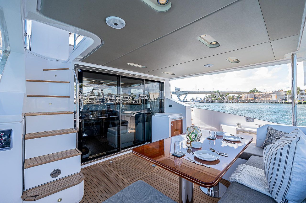 66' Azimut + Water Toys