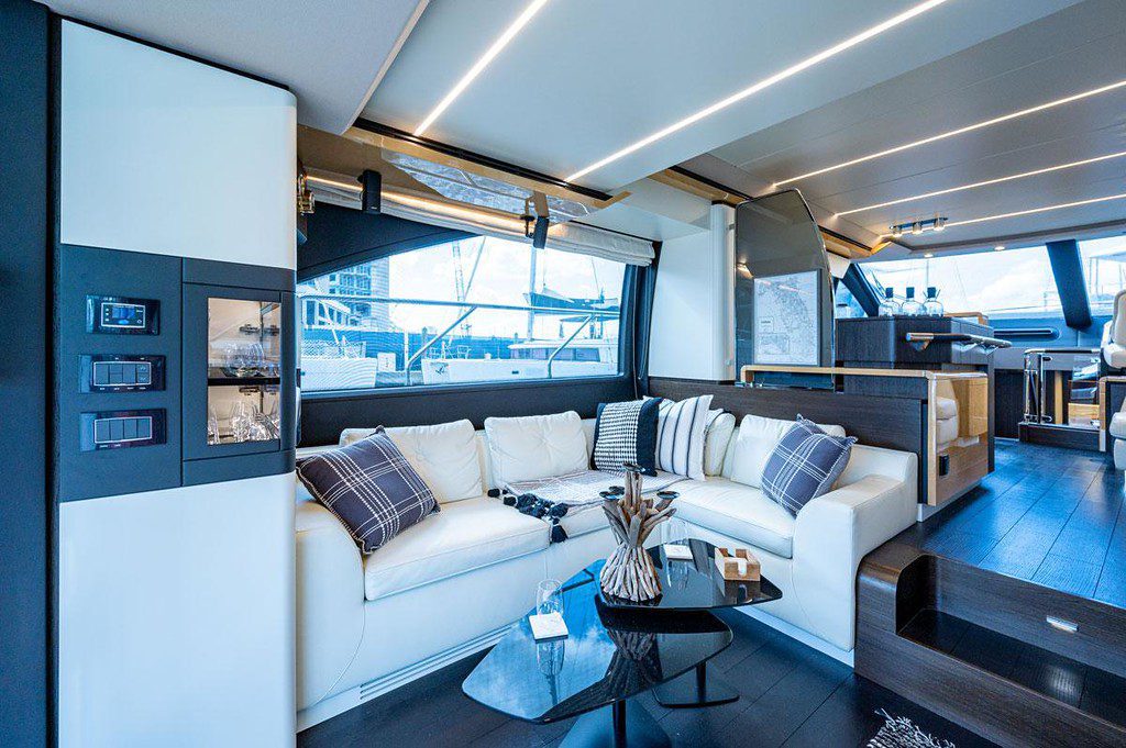 66' Azimut + Water Toys