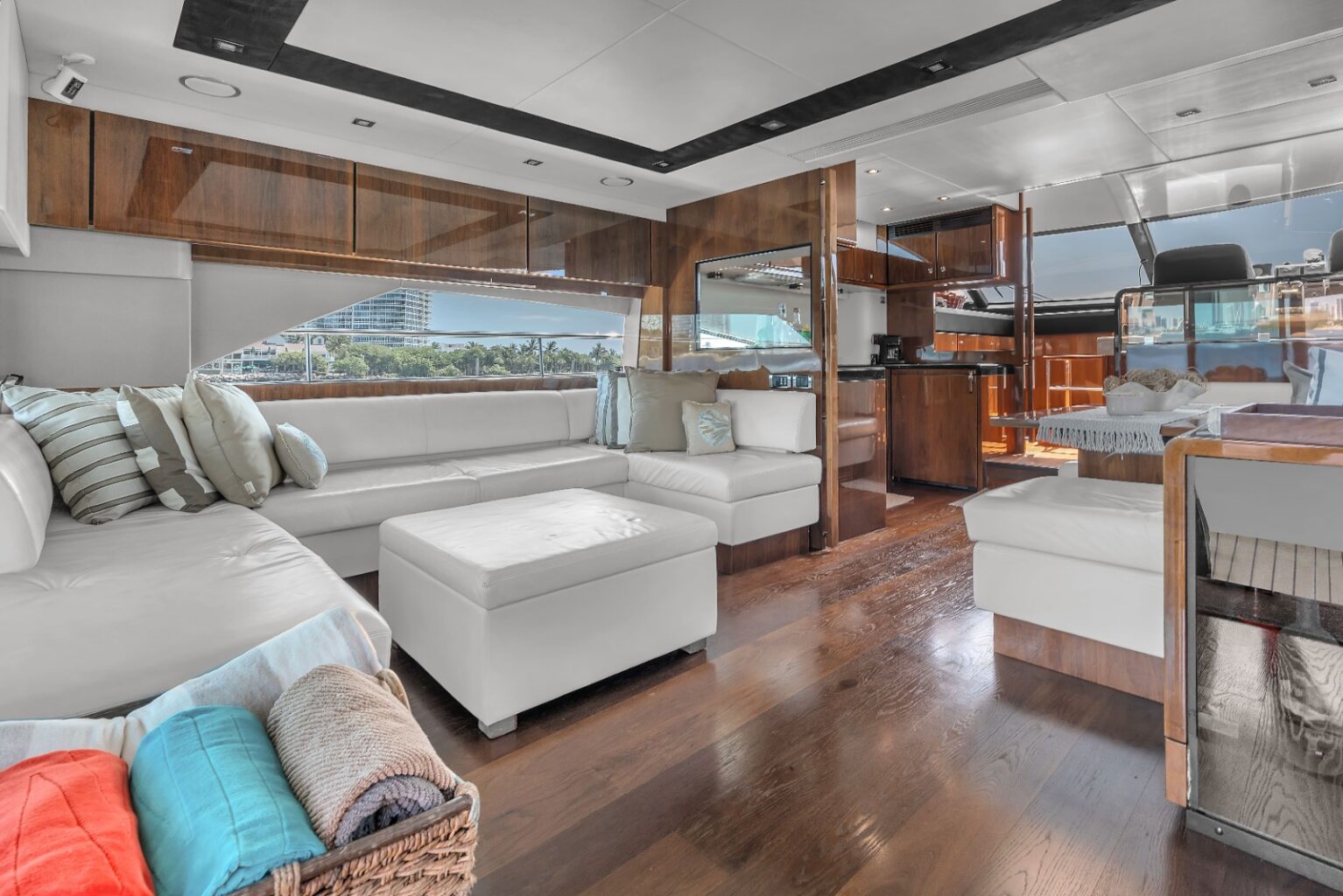 66' Fairline + Water Toys + Jetski 1Hr
