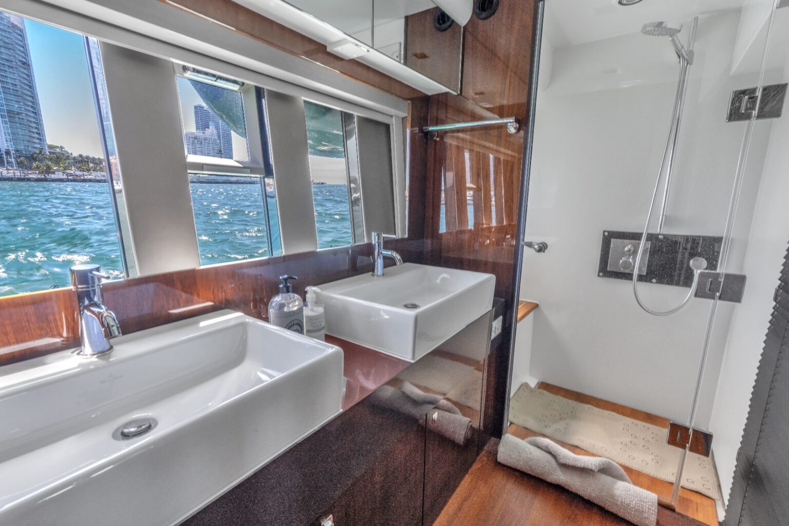 66' Fairline + Water Toys + Jetski 1Hr