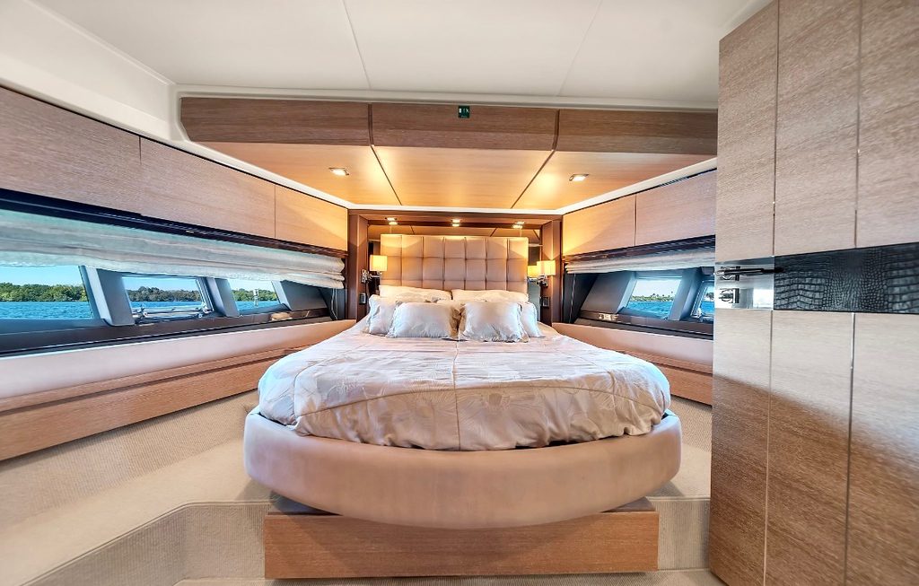 70' Azimut FB + Jetski 1Hr