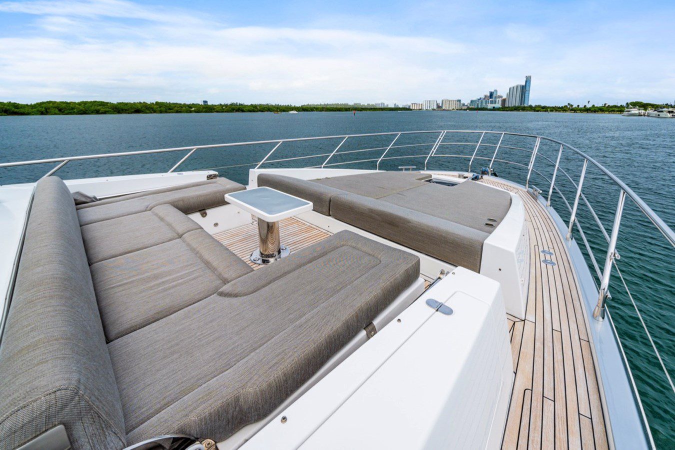 72' Azimut D + Water Toys