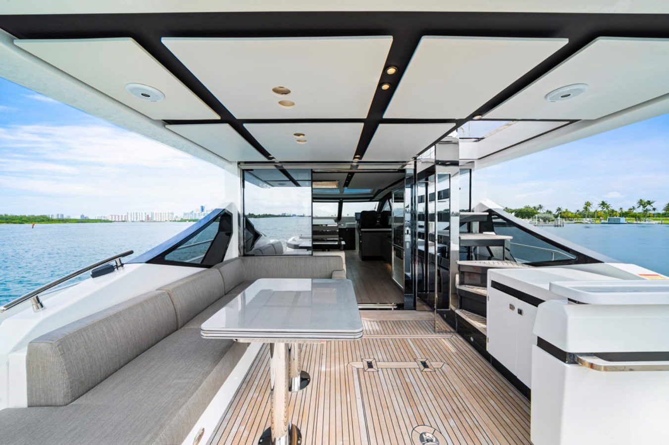 72' Azimut D + Water Toys