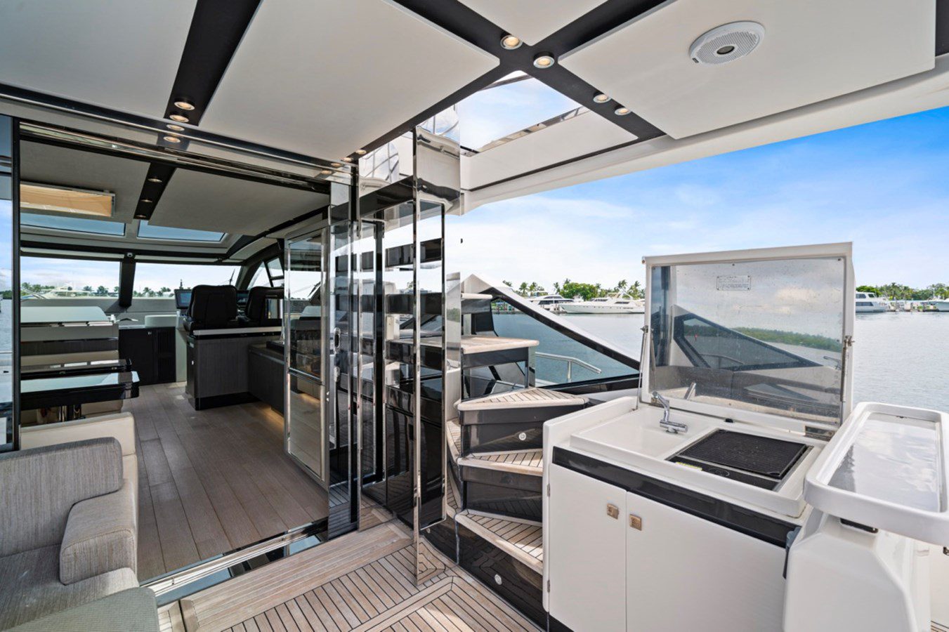 72' Azimut D + Water Toys