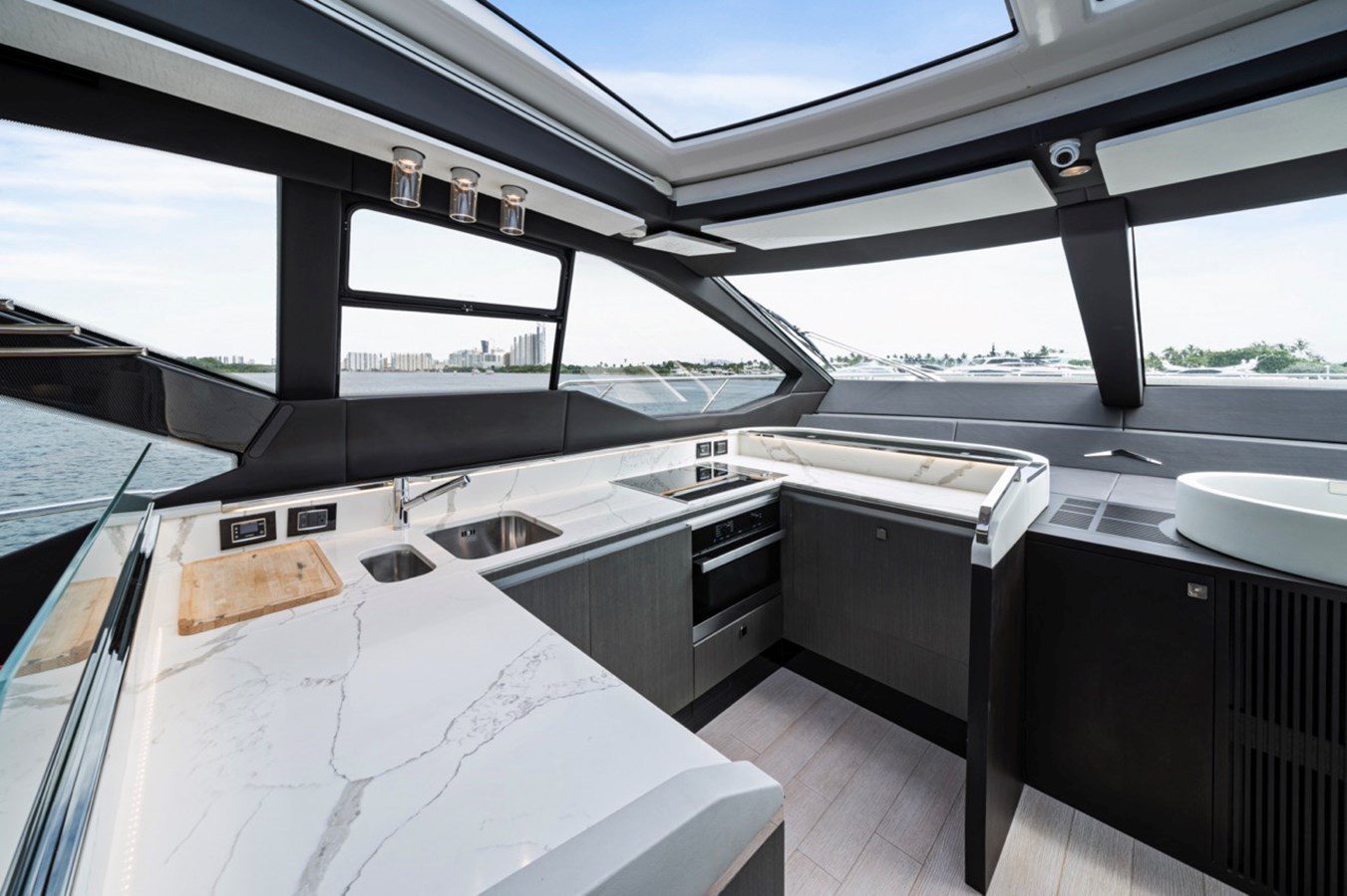 72' Azimut D + Water Toys