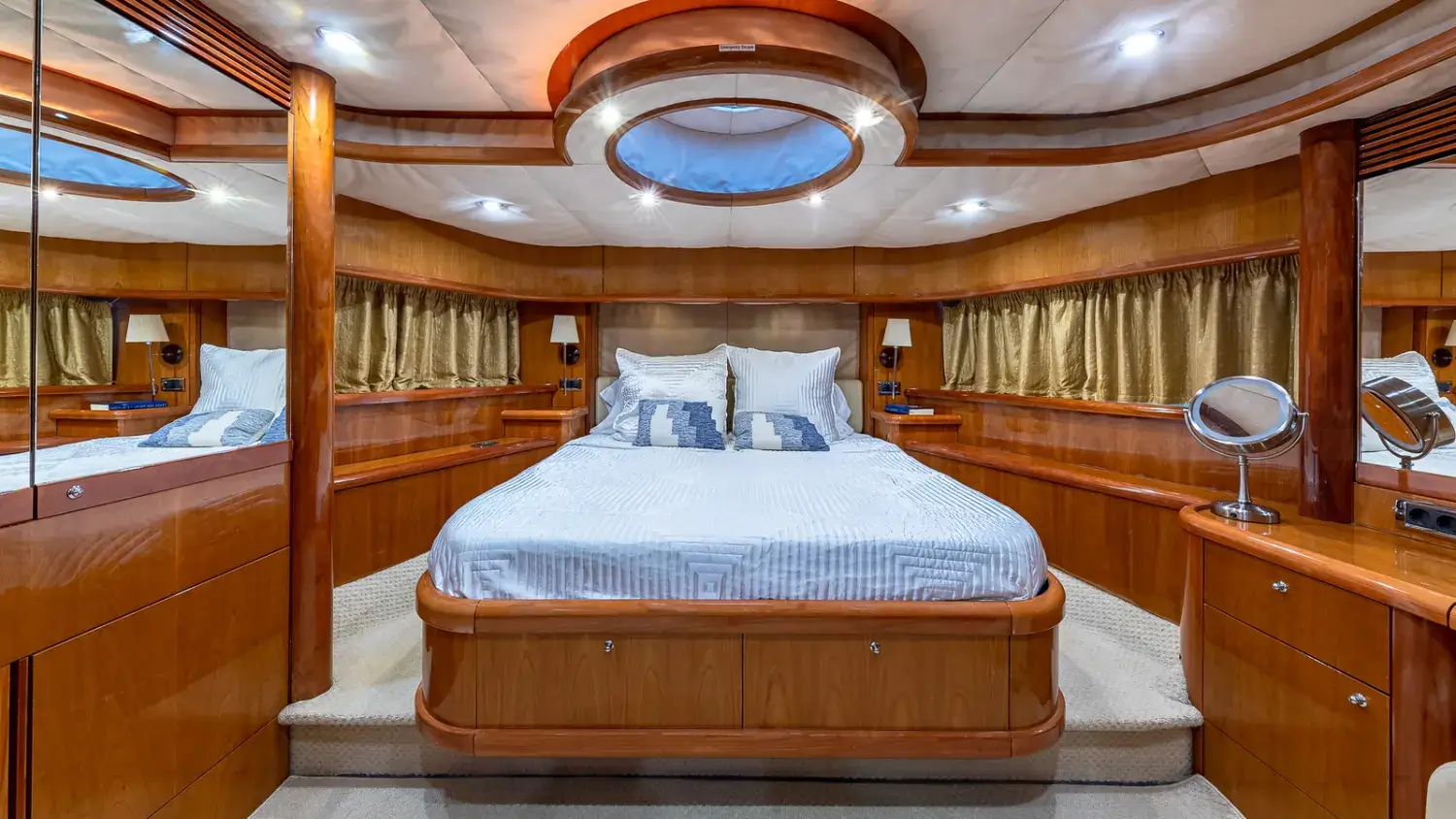 82' Sunseeker + Water Toys
