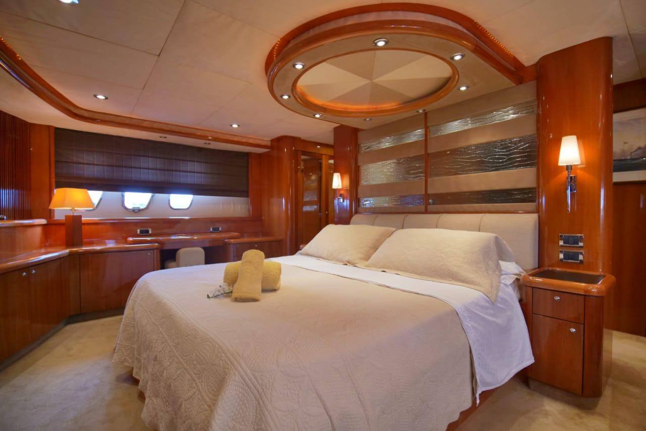 83' Sunseeker Flybridge