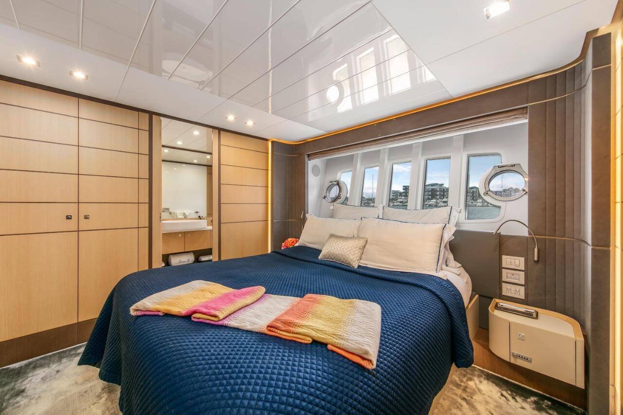 96' Ferretti Flybridge