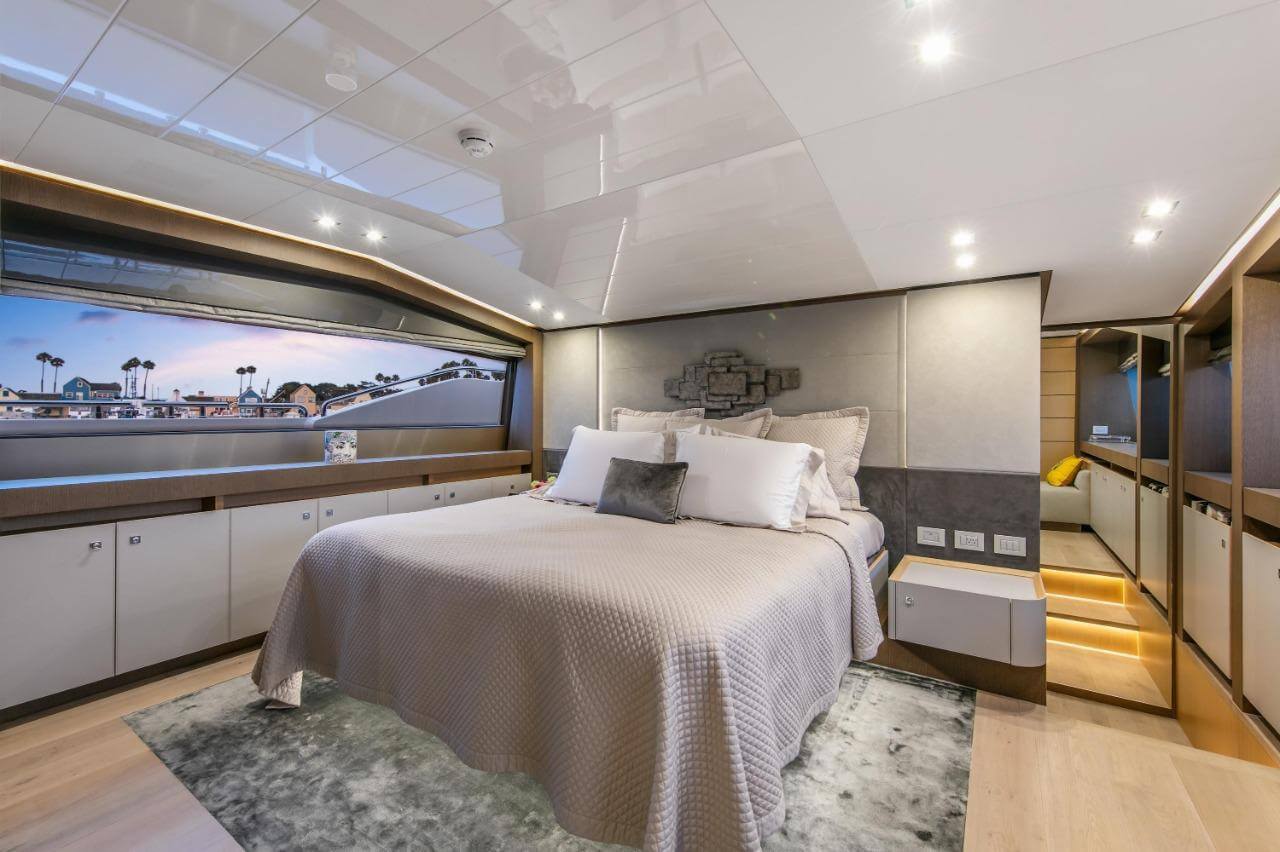 96' Ferretti Flybridge