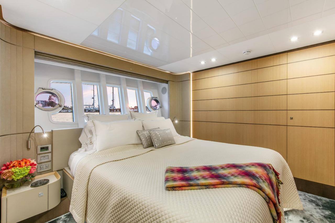 96' Ferretti Flybridge
