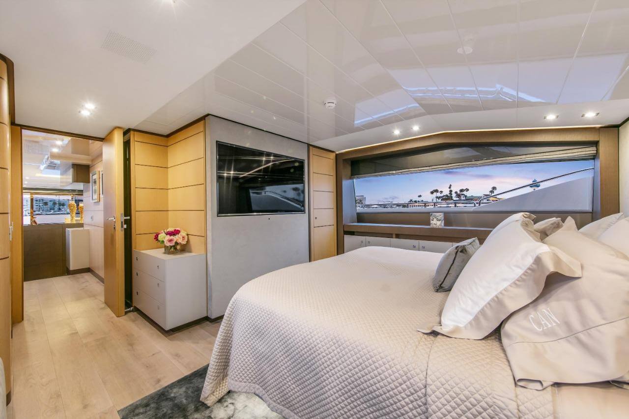 96' Ferretti Flybridge